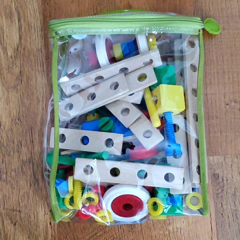 Bag‎ of wooden screws/boards